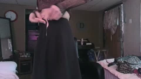 Snapshot of mommamadesissy chatting on March 7, 10:32 pm Bink online show from March 7, 10:32 pm