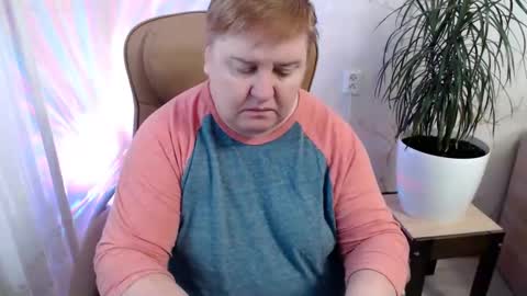 Snapshot of mommy99x chatting on December 30, 7:37 am Mommy99X online show from December 30, 7:37 am