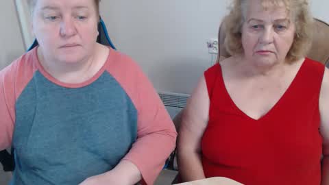 Snapshot of mommy99x chatting on December 2, 9:58 am Mommy99X online show from December 2, 9:58 am