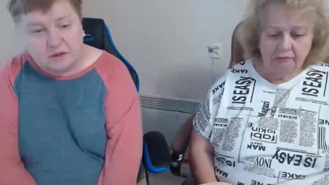 Snapshot of mommy99x chatting on December 3, 7:27 am Mommy99X online show from December 3, 7:27 am