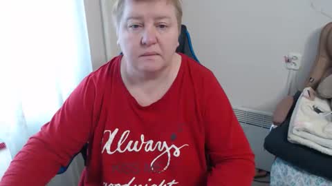 Snapshot of mommy99x chatting on December 22, 8:33 am Mommy99X online show from December 22, 8:33 am