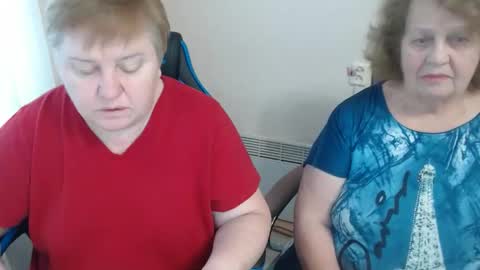 Snapshot of mommy99x chatting on January 6, 8:29 am Mommy99X online show from January 6, 8:29 am