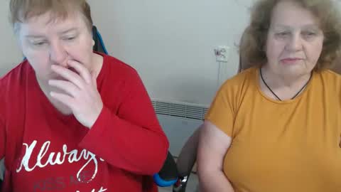 Snapshot of mommy99x chatting on January 7, 8:28 am Mommy99X online show from January 7, 8:28 am