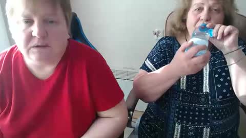 Snapshot of mommy99x chatting on January 12, 11:15 am Mommy99X online show from January 12, 11:15 am