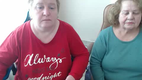 Snapshot of mommy99x chatting on February 1, 8:35 am Mommy99X online show from February 1, 8:35 am