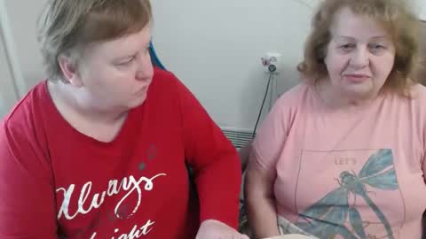 Snapshot of mommy99x chatting on February 5, 9:14 am Mommy99X online show from February 5, 9:14 am