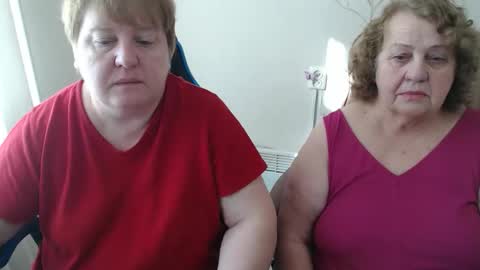 Snapshot of mommy99x chatting on February 9, 8:51 am Mommy99X online show from February 9, 8:51 am