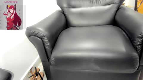 Snapshot of mommy_cassie chatting on December 8, 1:58 pm Mommy Cassie online show from December 8, 1:58 pm