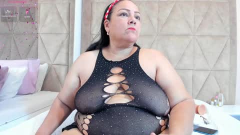 Snapshot of mommy_cute chatting on January 15, 12:41 am Jelitza online show from January 15, 12:41 am