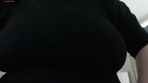 Snapshot of mommyissuess_ chatting on October 15, 7:14 pm Daphne  online show from October 15, 7:14 pm