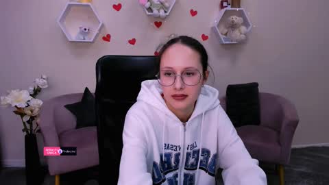 Snapshot of mona_cloud chatting on March 4, 2:53 pm Mona online show from March 4, 2:53 pm