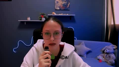 Snapshot of mona_cloud chatting on March 7, 9:29 am Mona online show from March 7, 9:29 am