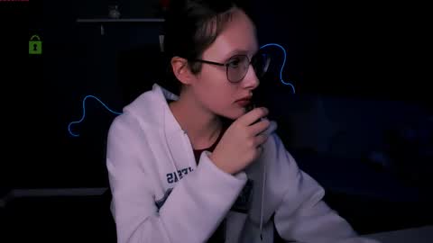 Snapshot of mona_cloud chatting on March 7, 3:39 pm Mona online show from March 7, 3:39 pm