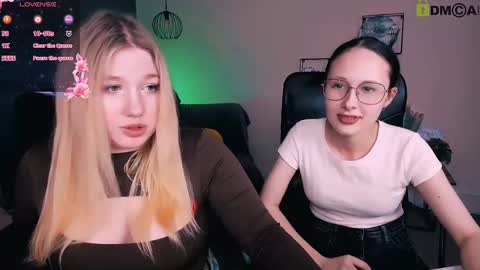 Snapshot of mona_cloud chatting on March 8, 4:28 pm Mona online show from March 8, 4:28 pm