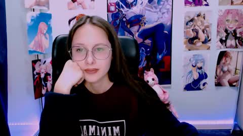 Snapshot of mona_cloud chatting on March 9, 12:31 pm Mona online show from March 9, 12:31 pm