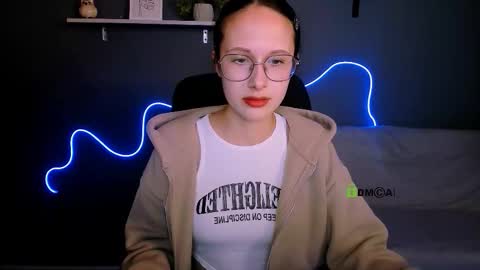 Snapshot of mona_cloud chatting on September 24, 7:39 pm Mona online show from September 24, 7:39 pm