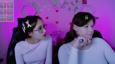 Snapshot of mona_cloud chatting on October 11, 7:01 pm Mona online show from October 11, 7:01 pm