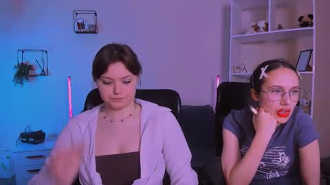 Snapshot of mona_cloud chatting on November 9, 8:07 pm Mona online show from November 9, 8:07 pm