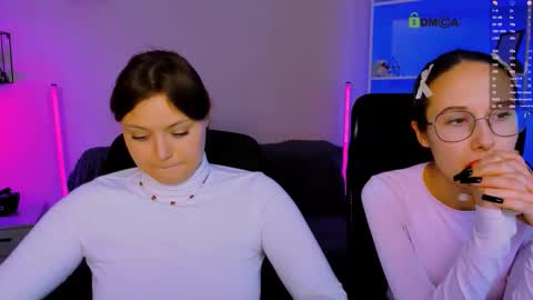 Snapshot of mona_cloud chatting on November 12, 8:08 pm Mona online show from November 12, 8:08 pm