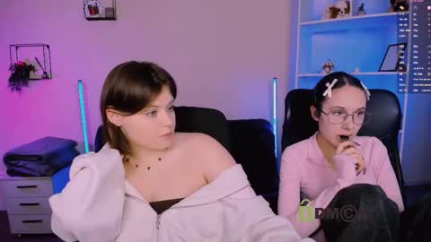 Snapshot of mona_cloud chatting on November 16, 8:03 pm Mona online show from November 16, 8:03 pm