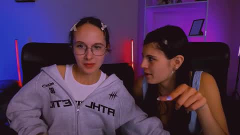 Snapshot of mona_cloud chatting on November 25, 11:27 pm Mona online show from November 25, 11:27 pm