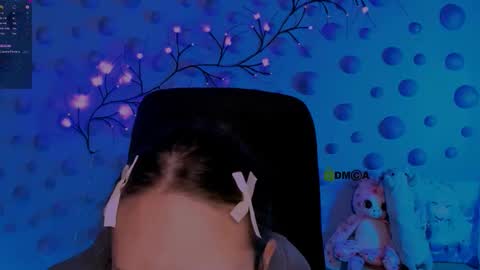 Snapshot of mona_cloud chatting on December 18, 9:21 pm Mona online show from December 18, 9:21 pm