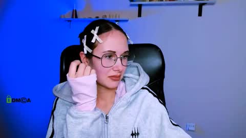 Snapshot of mona_cloud chatting on January 31, 8:40 pm Mona online show from January 31, 8:40 pm