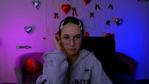 Snapshot of mona_cloud chatting on February 10, 7:40 pm Mona online show from February 10, 7:40 pm