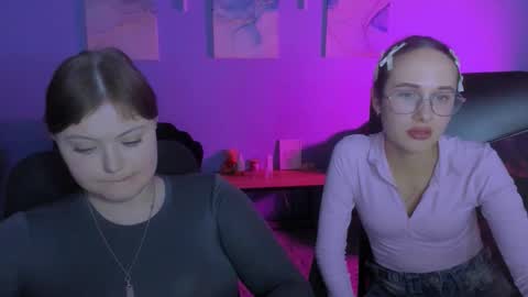 Snapshot of mona_cloud chatting on February 25, 9:46 pm Mona online show from February 25, 9:46 pm