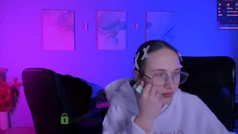 Snapshot of mona_cloud chatting on February 27, 8:31 pm Mona online show from February 27, 8:31 pm