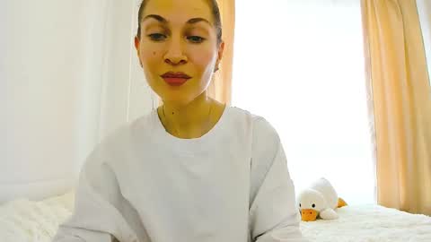 Snapshot of mona_cruz chatting on February 23, 9:33 am Mona online show from February 23, 9:33 am