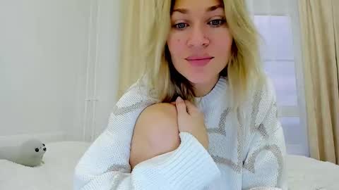 Snapshot of mona_cruz chatting on November 14, 4:55 am Mona online show from November 14, 4:55 am