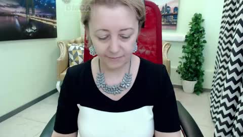 Mona online show from April 15, 11:06 am