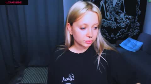 Snapshot of monalauu chatting on May 29, 2:48 pm online show from May 29, 2:48 pm