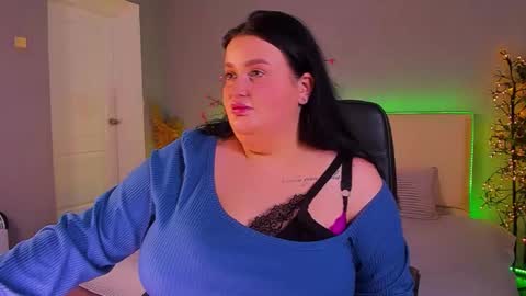 Snapshot of monasteel chatting on December 3, 1:31 pm Monica online show from December 3, 1:31 pm