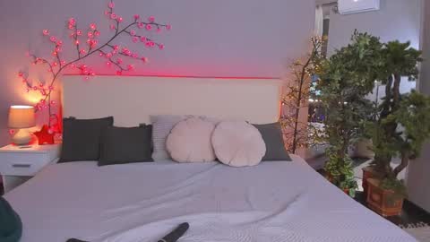 Snapshot of monasteel chatting on February 5, 1:49 pm Monica online show from February 5, 1:49 pm