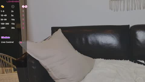 Snapshot of monet_stclair chatting on January 8, 9:01 pm PoppyPlayful online show from January 8, 9:01 pm