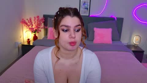 Snapshot of moneyforpeaches chatting on May 8, 5:29 pm moneyforpeaches online show from May 8, 5:29 pm