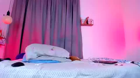 aleja      independent model       online show from February 28, 12:00 am