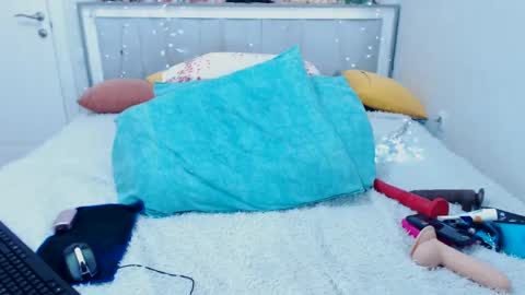 lizzi online show from March 4, 6:47 am