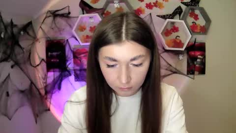 Snapshot of monica_sweets chatting on October 13, 9:09 am sweet girl and shine body online show from October 13, 9:09 am