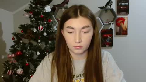 Snapshot of monica_sweets chatting on November 25, 8:03 am sweet girl and shine body online show from November 25, 8:03 am