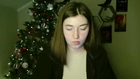 Snapshot of monica_sweets chatting on November 30, 11:14 am sweet girl and shine body online show from November 30, 11:14 am