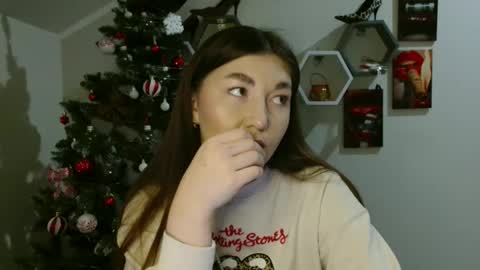 Snapshot of monica_sweets chatting on December 1, 10:09 am sweet girl and shine body online show from December 1, 10:09 am