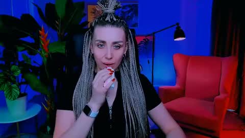 Snapshot of monicariley chatting on May 21, 10:55 am monicariley online show from May 21, 10:55 am