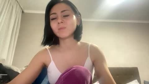 Snapshot of monika_dance7 chatting on February 28, 8:32 pm monika_dance7 online show from February 28, 8:32 pm