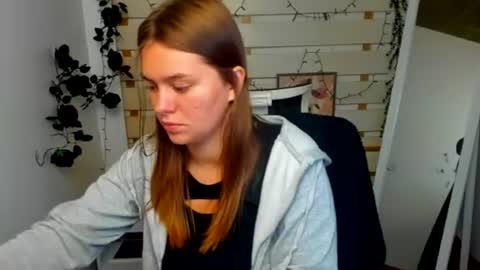 Snapshot of monika_youu chatting on July 10, 3:25 pm Monika online show from July 10, 3:25 pm