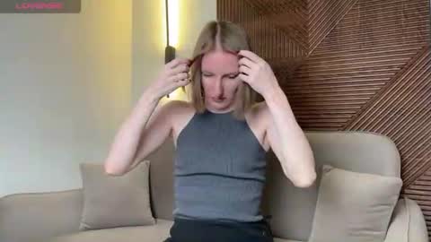 Snapshot of monikabos chatting on July 20, 9:39 pm MonikaBos online show from July 20, 9:39 pm