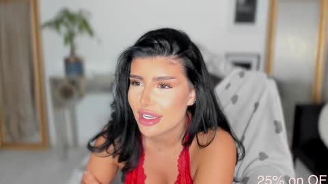 Snapshot of moniqueeass chatting on September 18, 12:23 am Alessia online show from September 18, 12:23 am