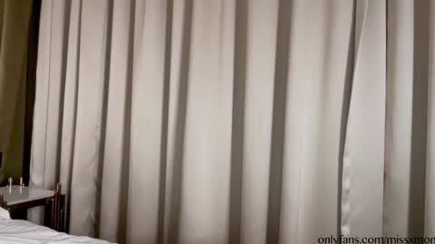 Snapshot of moniqueeass chatting on November 18, 8:24 pm Alessia online show from November 18, 8:24 pm